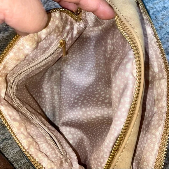 Elegant Tan Crossbody Bag - Picture 4 of 7
